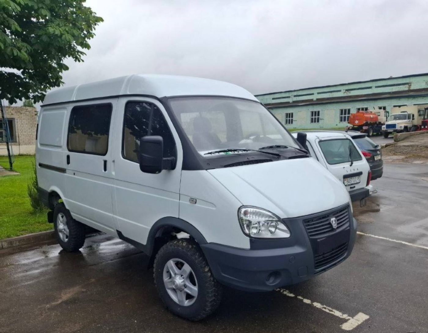 Машинно-тракторный парк Березинского ПМС пополнился новым автомобилем