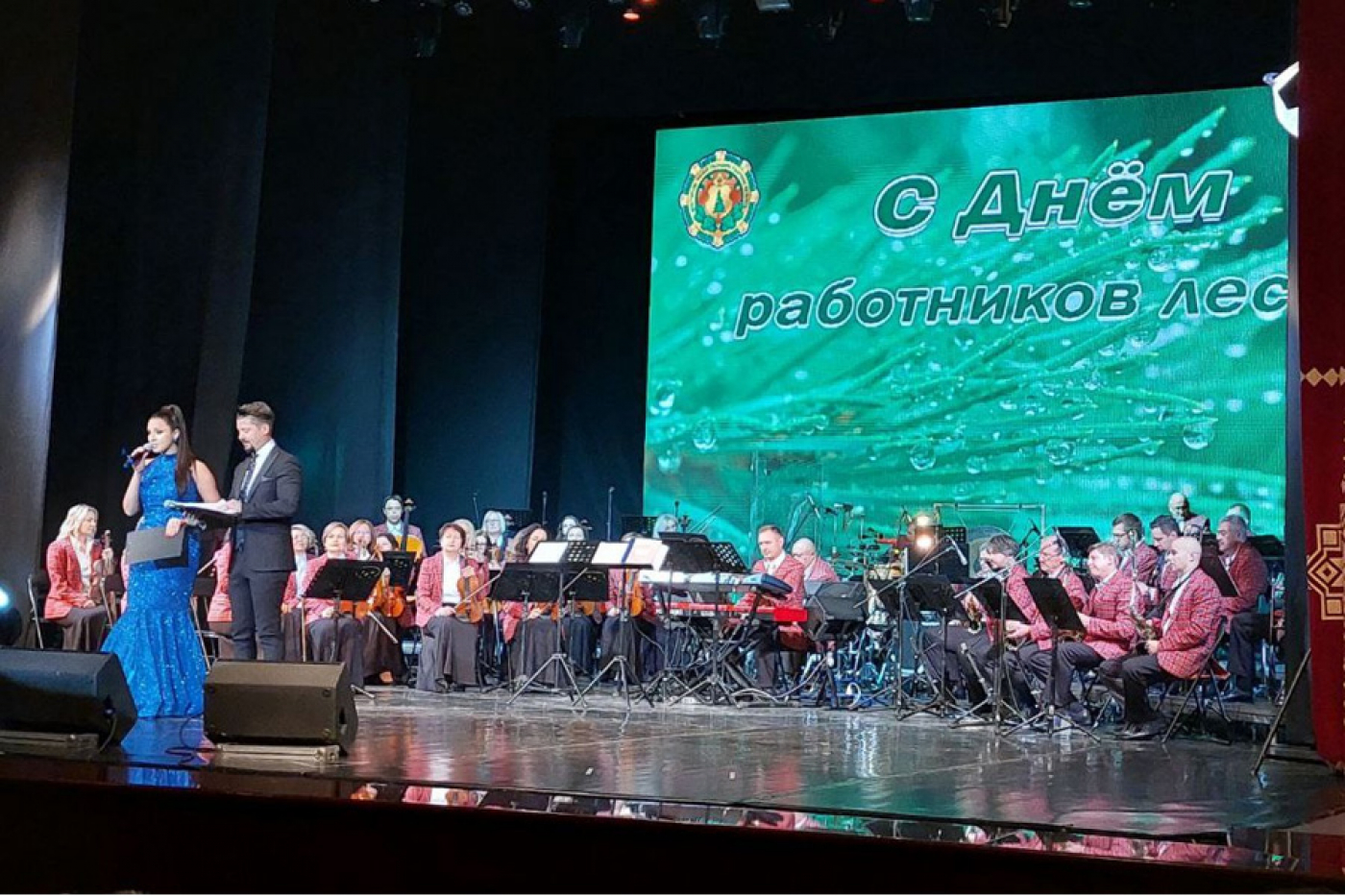 Праздничное торжество в честь Дня работников леса в Минске идёт полным ходом.