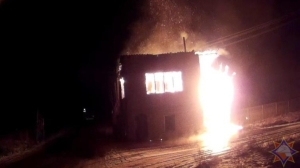 В Поставском районе при пожаре в двухэтажке погиб мужчина