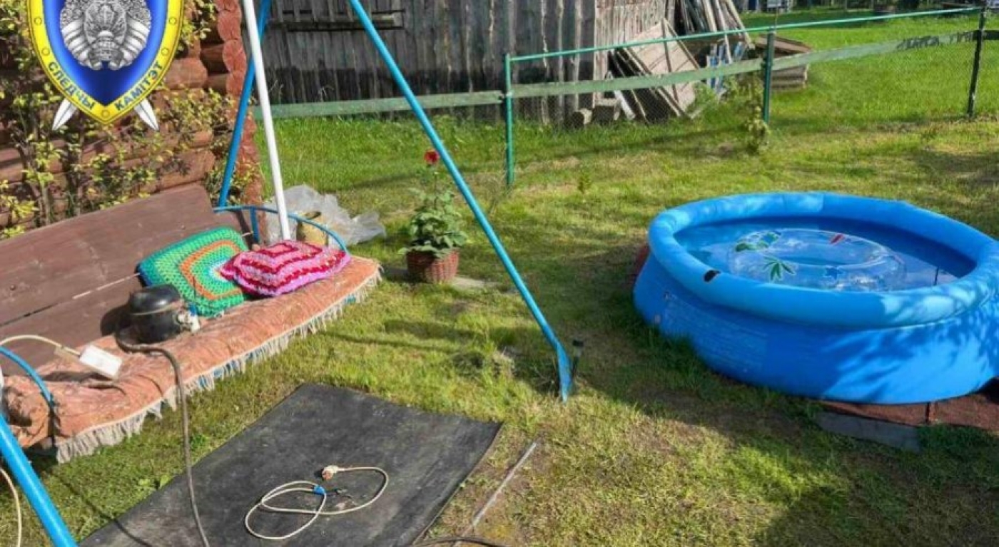 Жительницу Миорского района убило током, когда она надувала бассейн