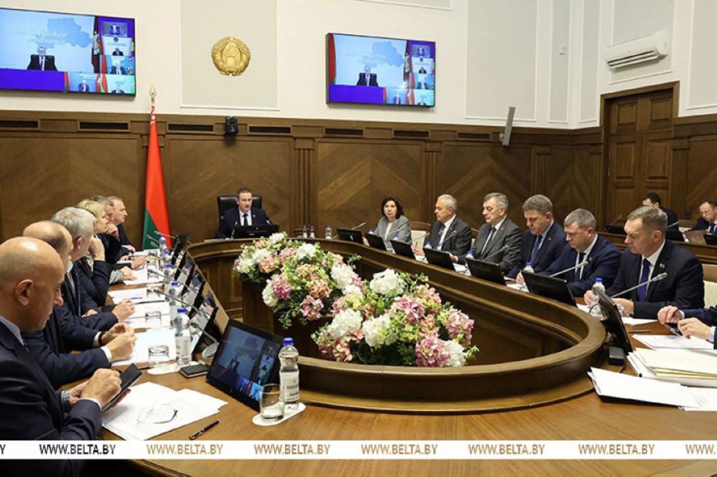 Сверить часы и обсудить ход подготовки. Турчин провел заседание оргкомитета ВНС