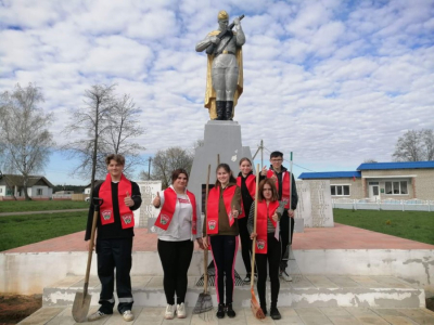Лешницкая школа приняли активное участие в республиканском субботнике
