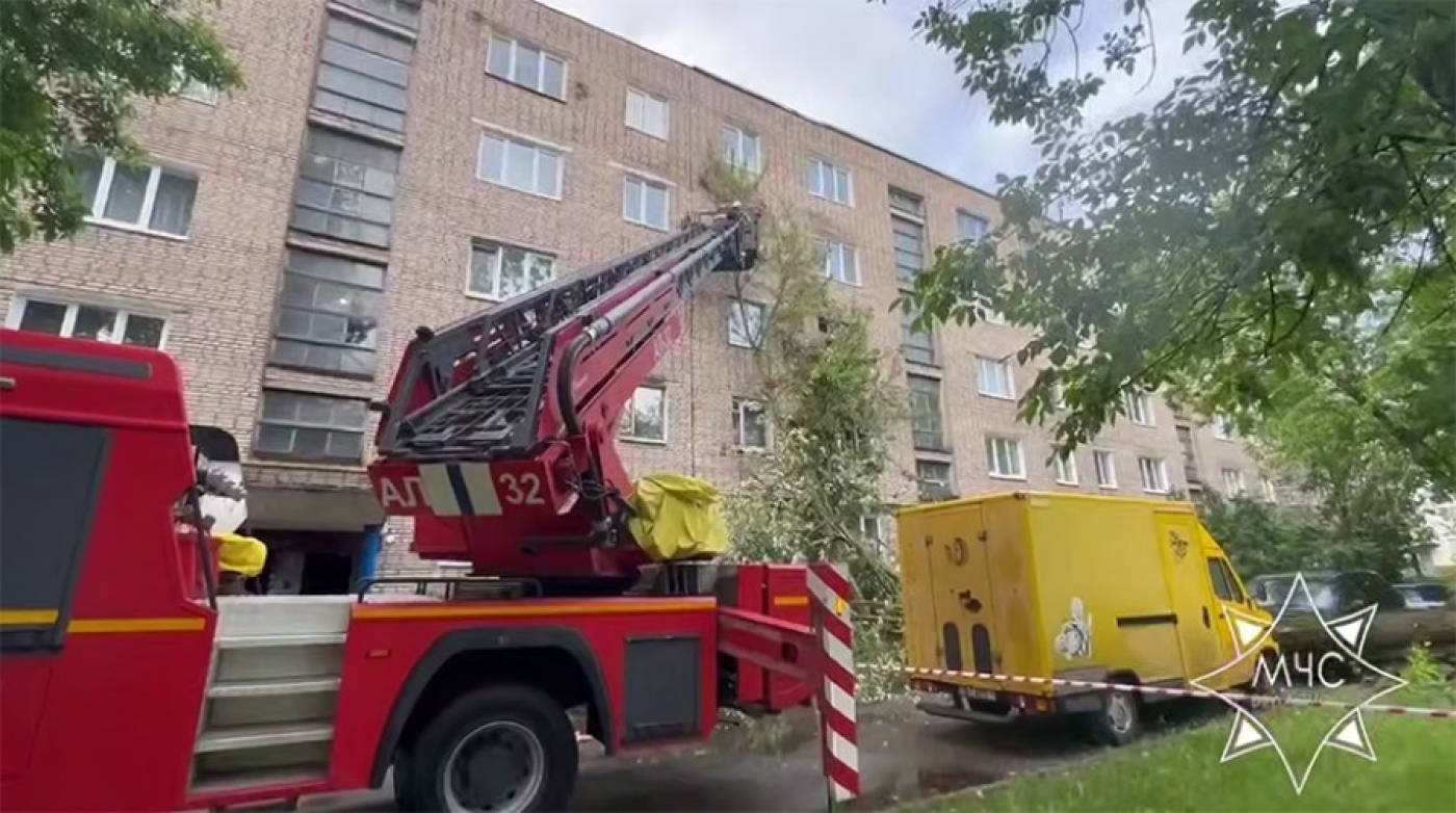 Спасатели ликвидируют последствия непогоды в Минской области