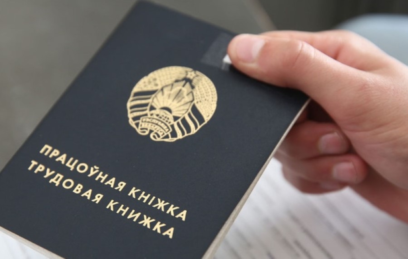 Можно ли студента-очника принять на работу по совместительству? Пояснили в Минтруда