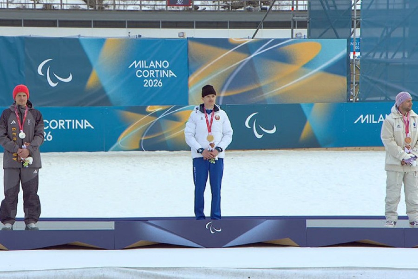 "Вся Беларусь гордится вами". Глава НОК поздравил лыжника Свириденко с золотом Паралимпиады