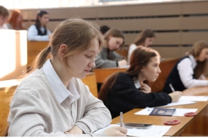 Около 58,5 тыс. белорусских одиннадцатиклассников сегодня принимают участие в репетиции ЦЭ