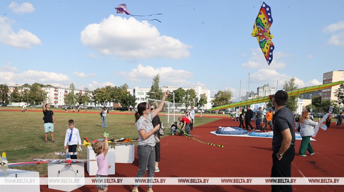 Красочный и запоминающийся: фестиваль "Воздушных змеев" проходит в Гомеле
