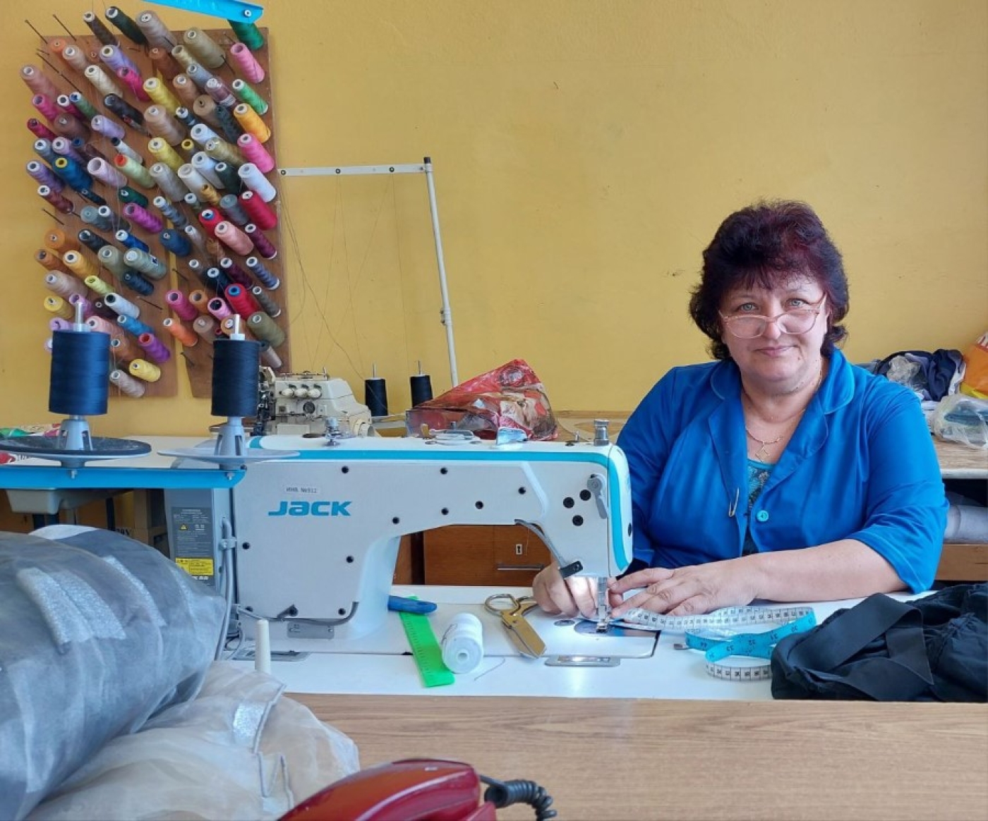 Марина Харлович более 40 лет оказывает услуги закройщика