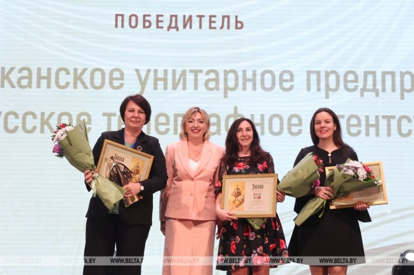 Рекорды, победы и эмоции. В Гомеле началась церемония награждения конкурса "Золотая Литера"