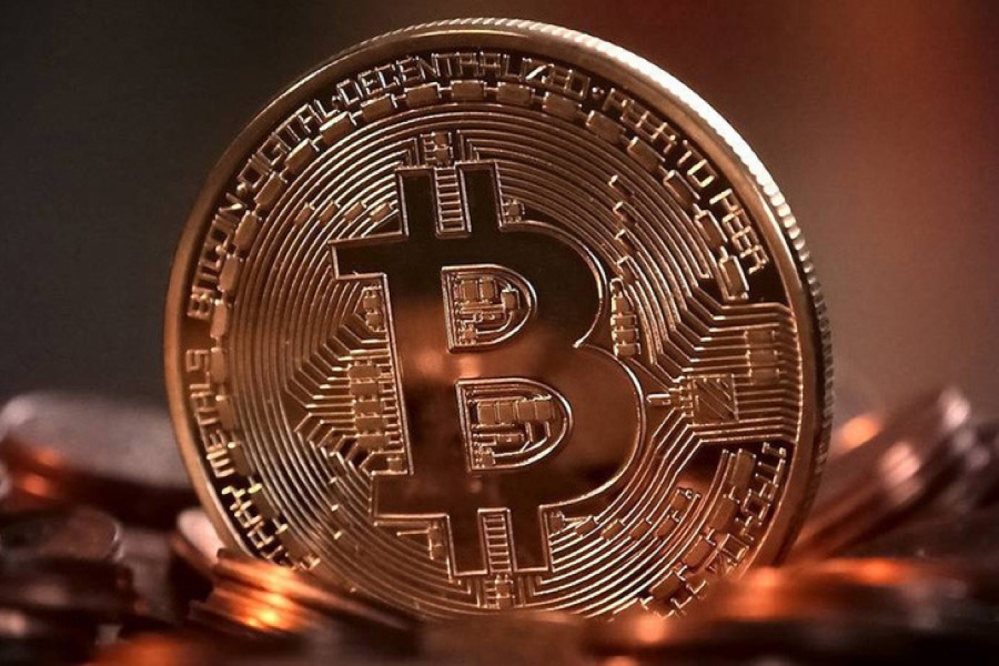 Стоимость биткойна составила менее $65 тыс. впервые с 15 октября 2024 года