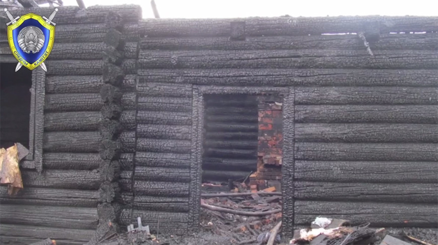 Следователи проводят проверку по случаю гибели при пожаре двух человек в Червенском районе