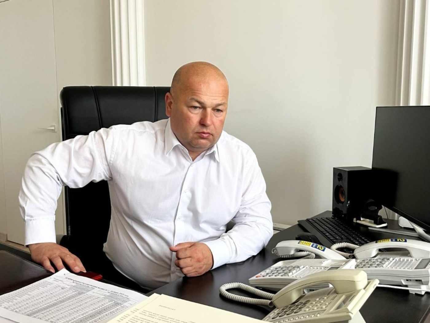 Председатель Березинского райисполкома Андрей Соколовский проводит сегодня прямую телефонную линию