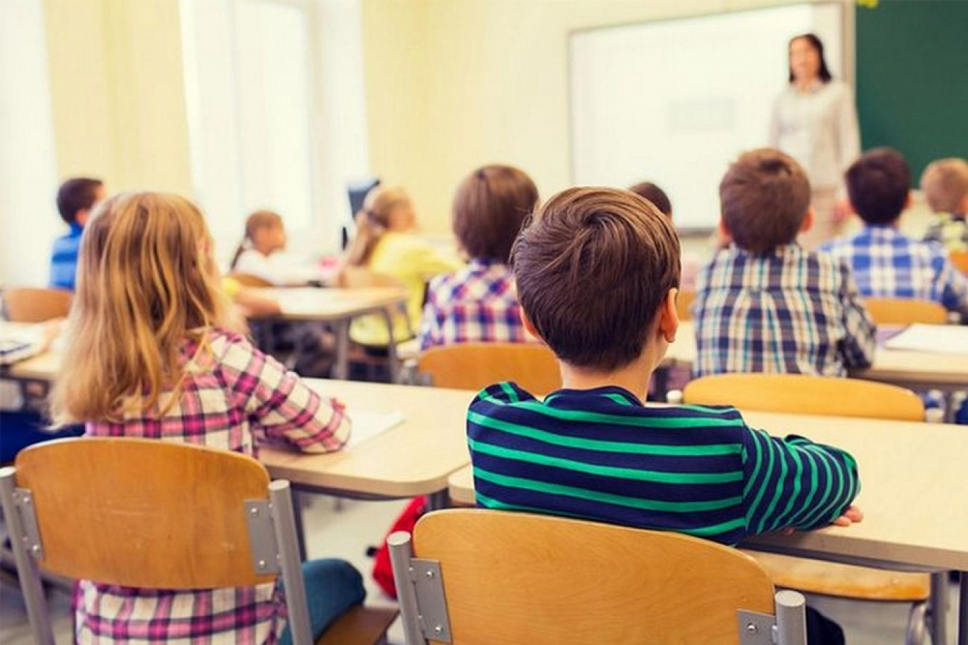 Когда в этом учебном году школьники будут учиться и отдыхать на каникулах? Смотрите инфографику