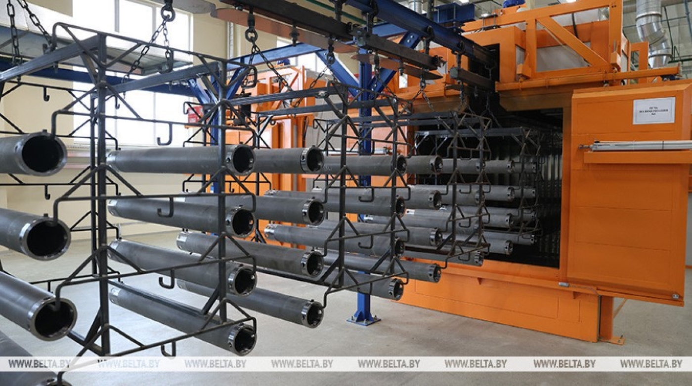 Лукашенко в Орше посещает завод "Легмаш"