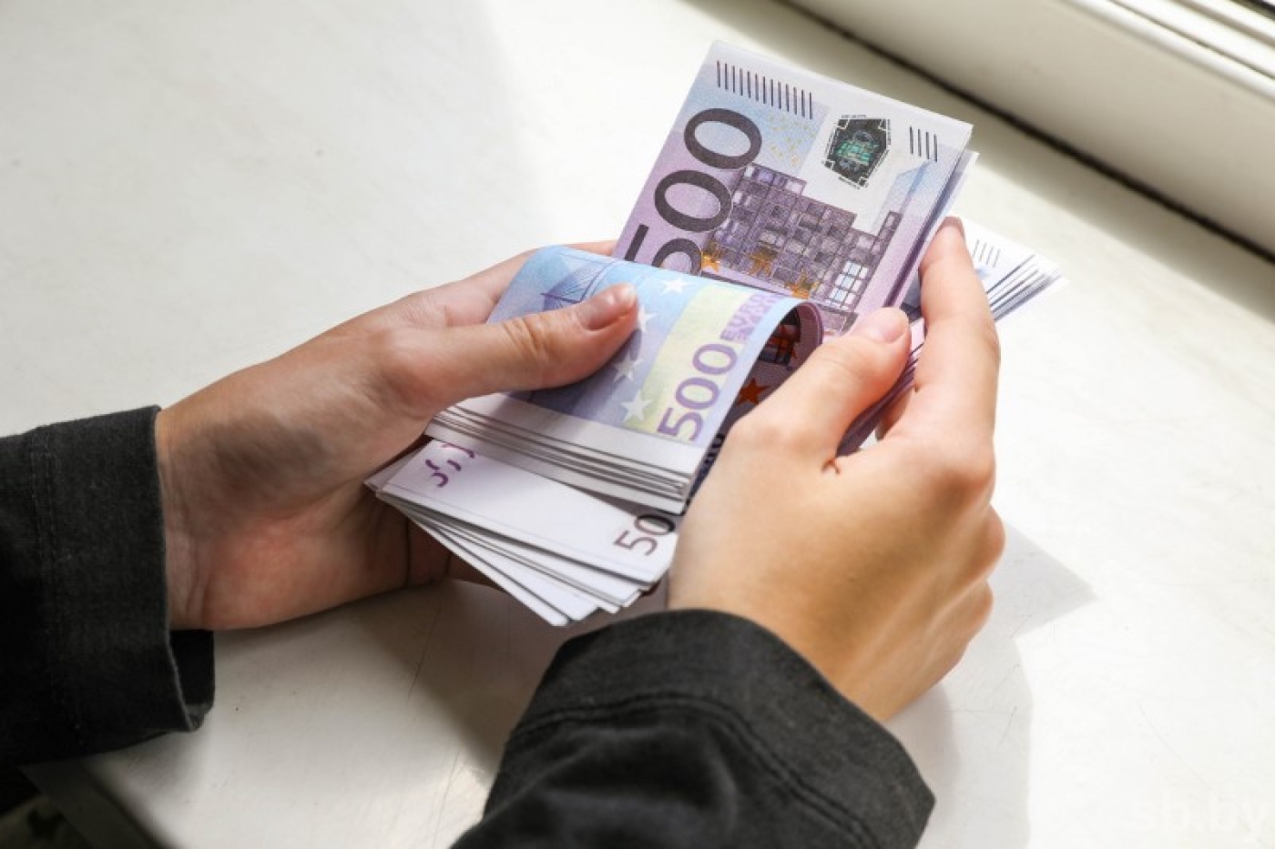 В Орше задержали курьера телефонных мошенников – он успел забрать у пенсионерки около 8 тысяч рублей