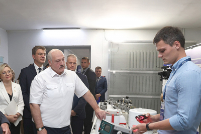 "Если кто-то хочет заработать, надо шевелиться". Лукашенко рассказал, как в студенчестве по ночам разгружал вагоны