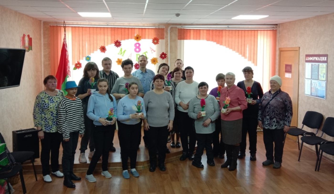 Мероприятие к 8 Марта «Весна и сердце шепчет в унирон»