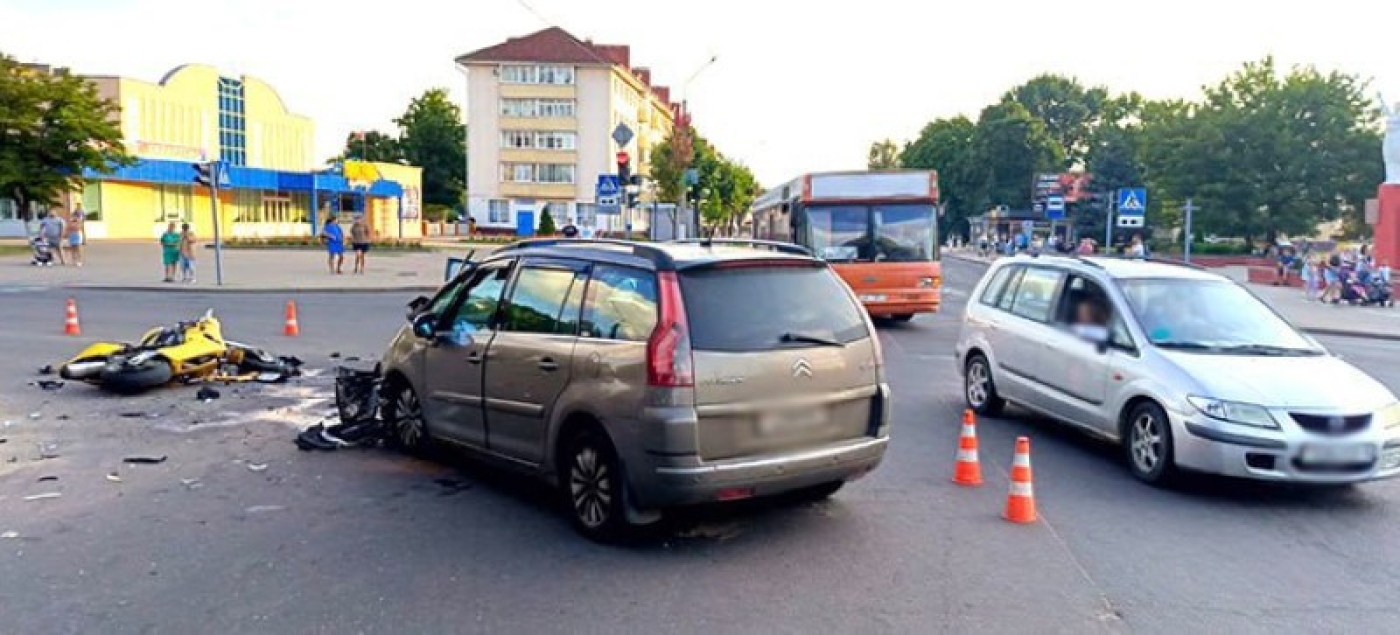 ДТП в центре Слуцка – пострадал мотоциклист