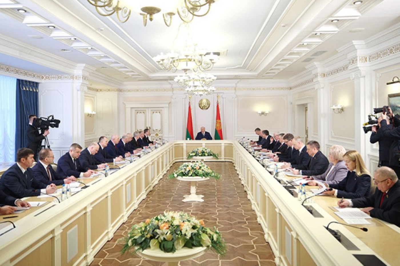 Лукашенко требует четко разделить обоснованное и необоснованное посредничество