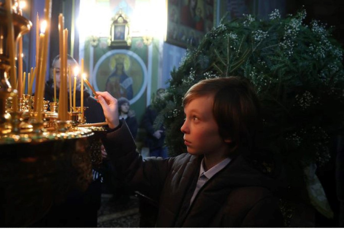Православные верующие празднуют Рождество Христово