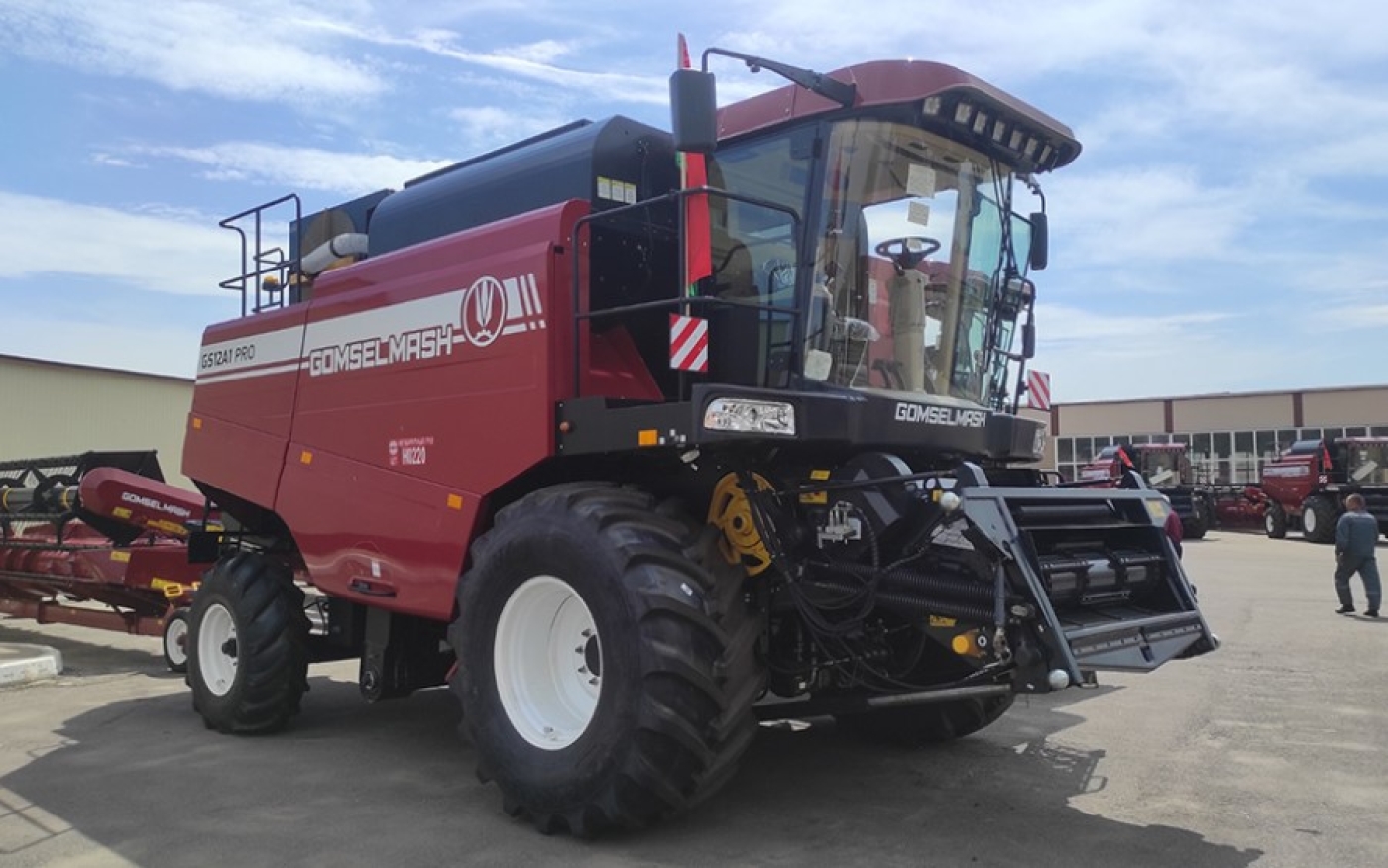 Автопарк хозяйств Минщины пополнился новыми комбайнами