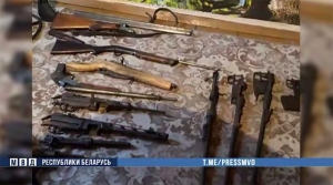 Винтовки, свыше 1,7 тыс. боеприпасов и 2,5 кг пороха. У жителя Березинского района изъят большой арсенал