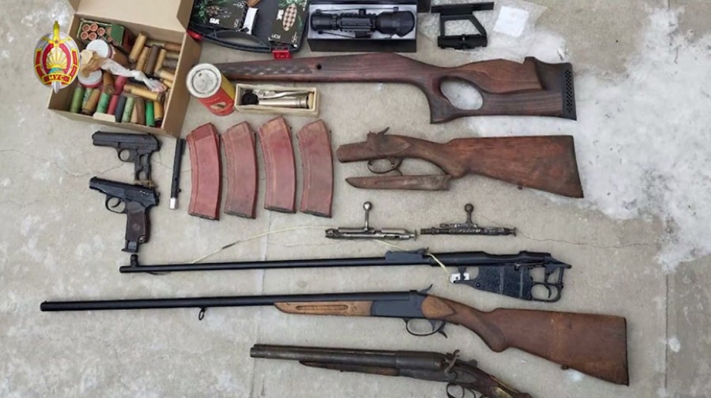 У жителя Пуховичского района изъяли арсенал оружия