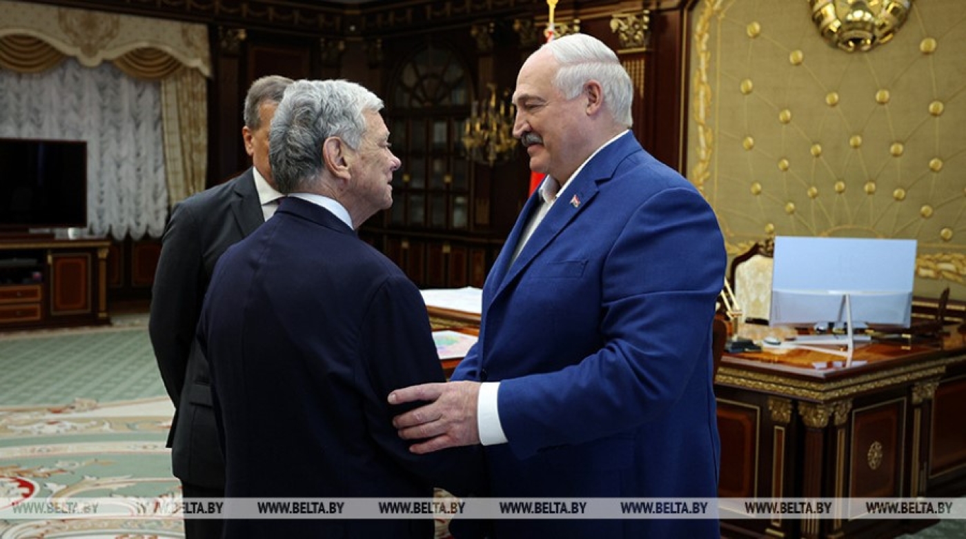 Лукашенко передали письмо от Трампа с теплыми поздравлениями и пожеланиями