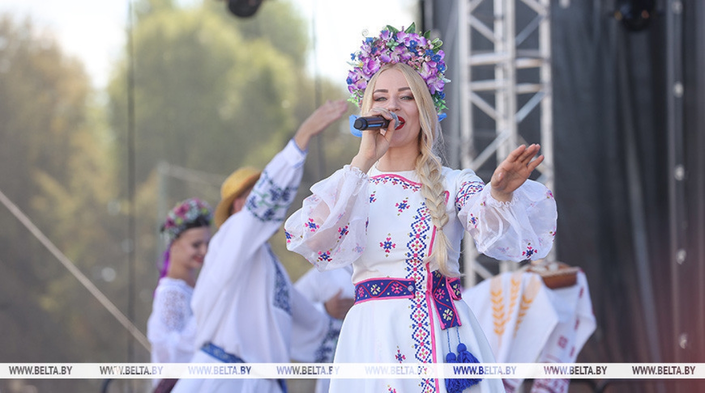 Певица Алина Чижик: наша песня стала визиткой каравай-феста "Бацькава булка"