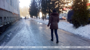 Травматолог рассказал, как не поскользнуться в гололед