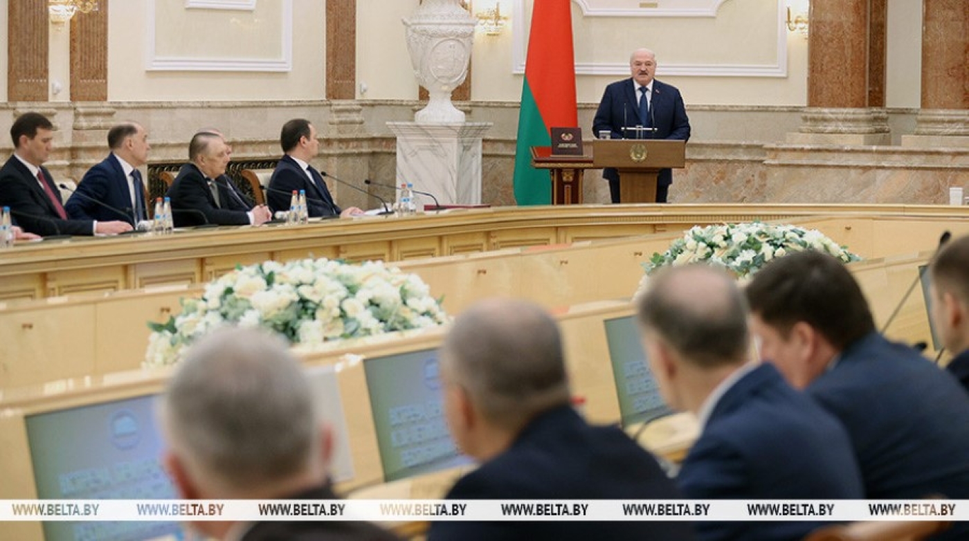 Александр Лукашенко поблагодарил народ Беларуси за поддержку в критический для страны период