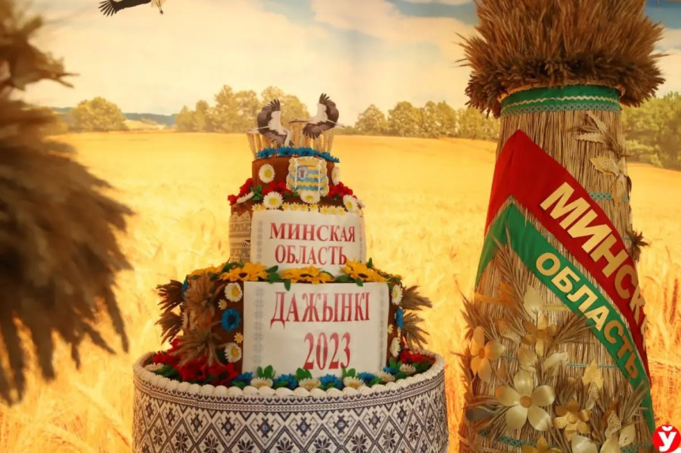 С портретами передовиков жатвы и в виде платья: заценили дожиночные караваи и снопы