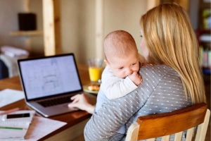 Можно ли вернуться в декрет, если вышел из него досрочно, разъяснили в Минтруда