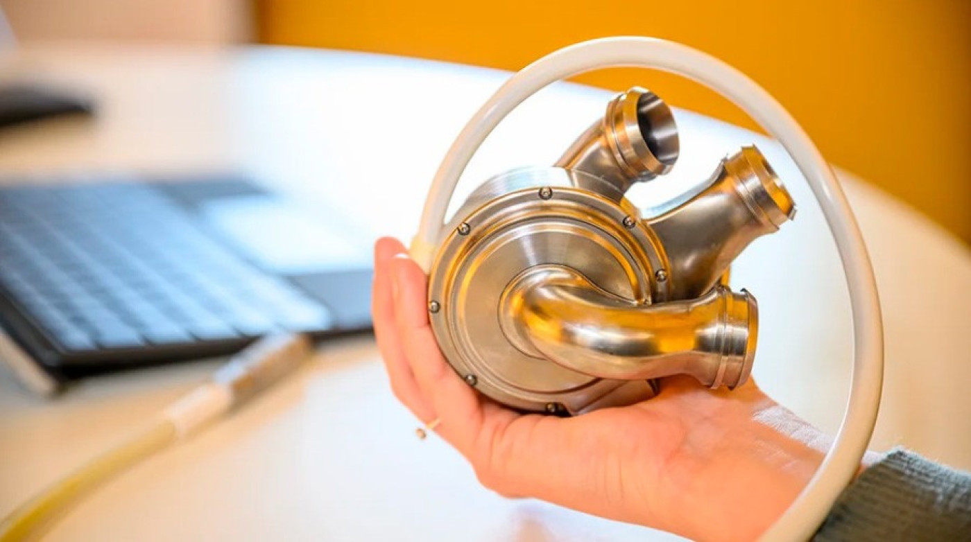 Австралиец прожил 100 дней с искусственным титановым сердцем