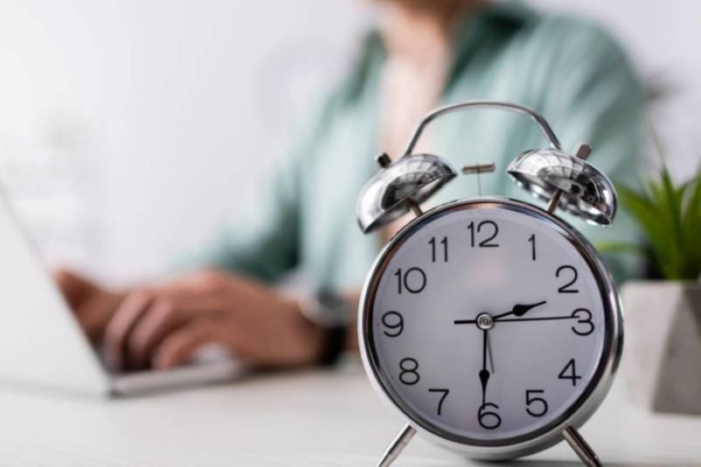 Сколько белорусы будут работать в последнем месяце зимы, рассказали в Минтруда