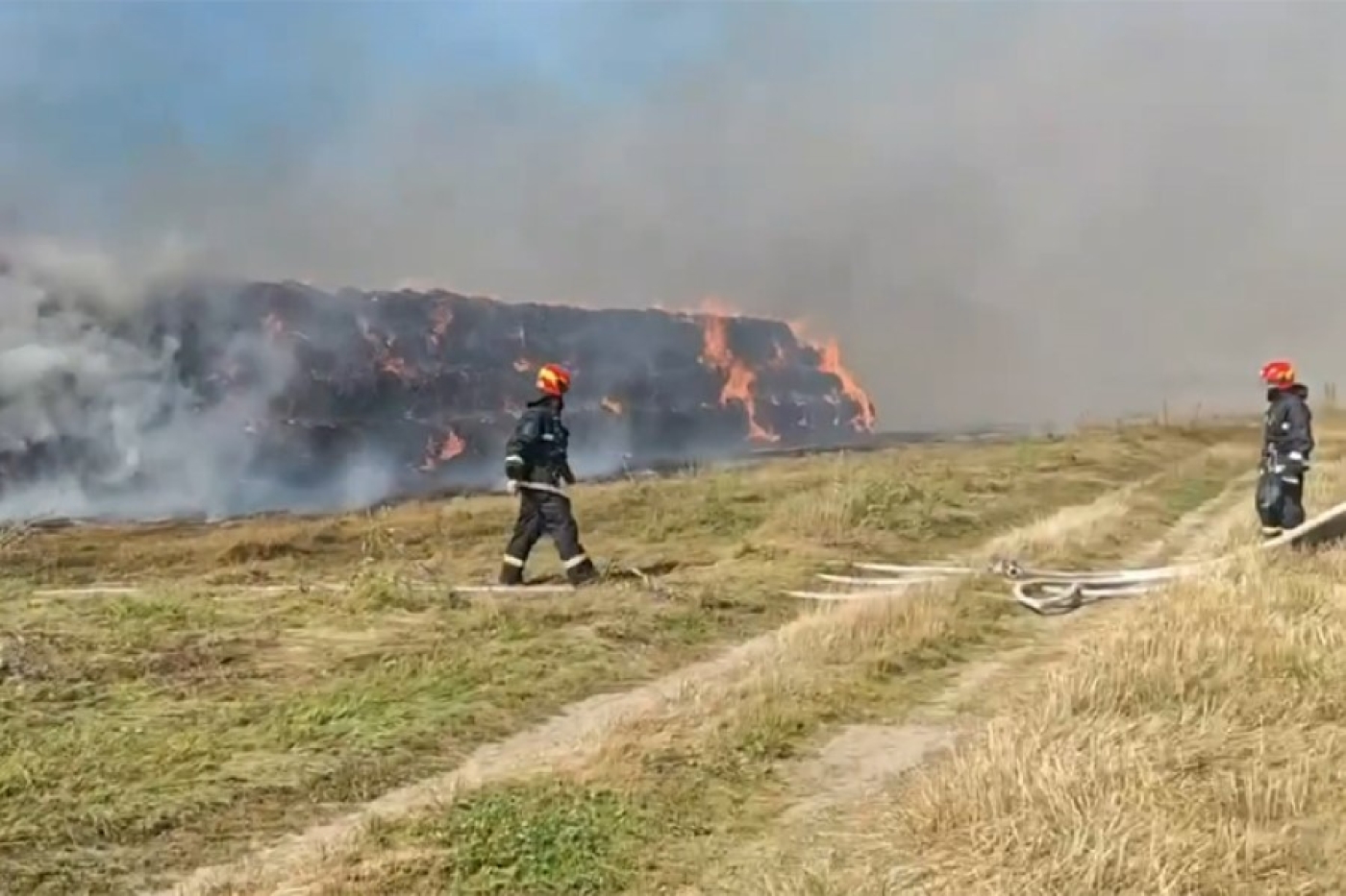 В Сморгонском районе в поле сгорело 450 тонн соломы