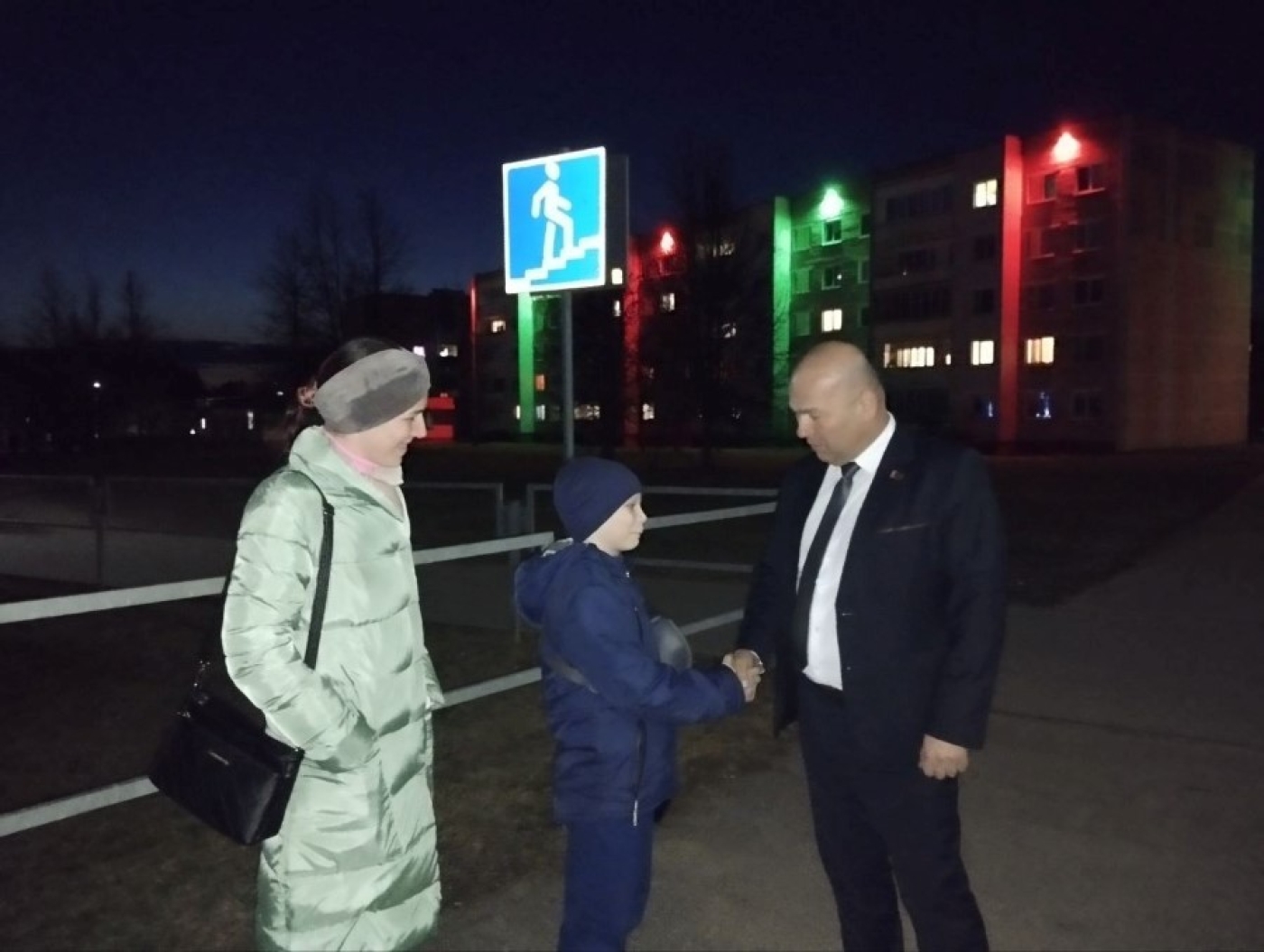 А вы заметили!? По улице Хонинова появилась подсветка