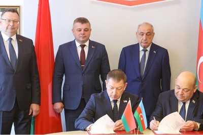 МАЗ поставит в Азербайджан 100 машинокомплектов для производства коммунальной техники