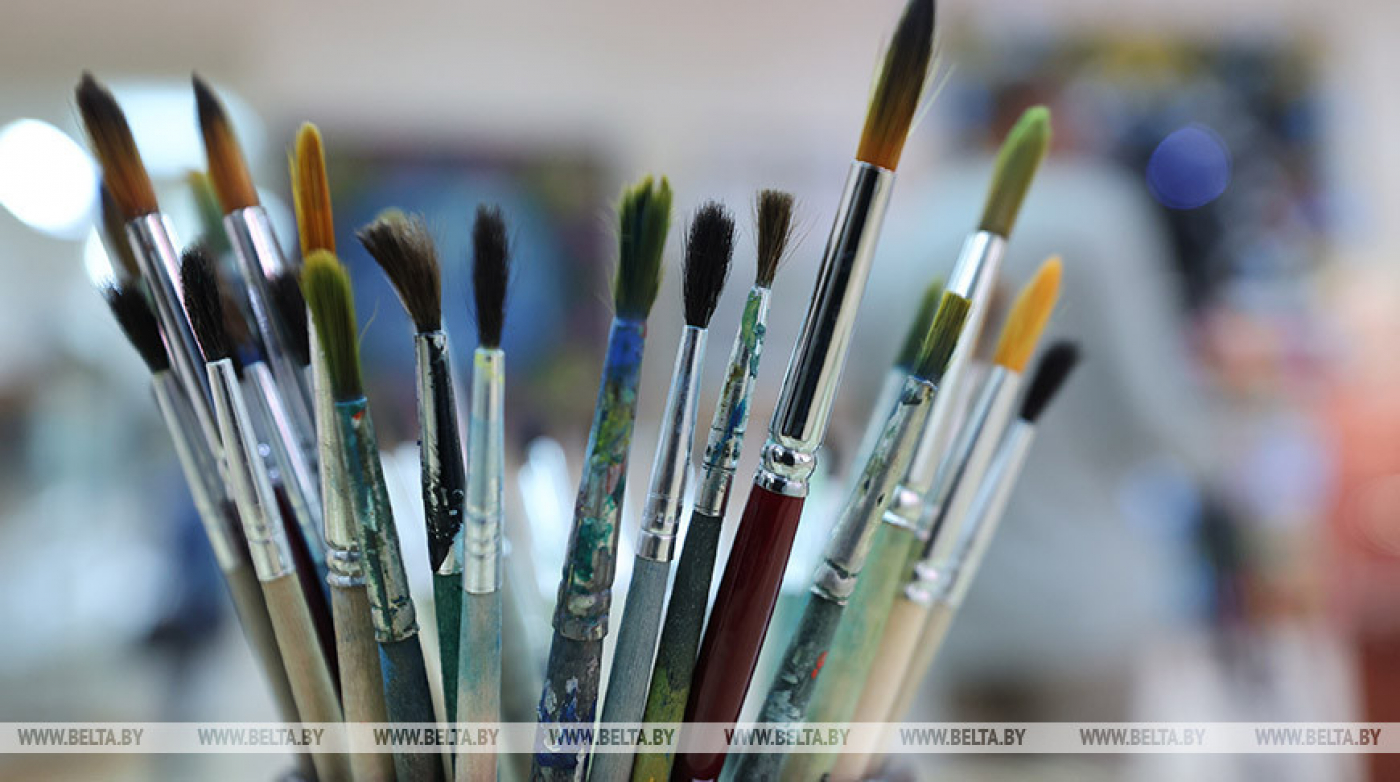 Более 1,3 тыс. юных художников из Беларуси поучаствовали в конкурсе "Праздник праздников"