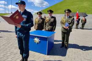 Молодое пополнение МЧС Минской области приняло присягу на Кургане Славы