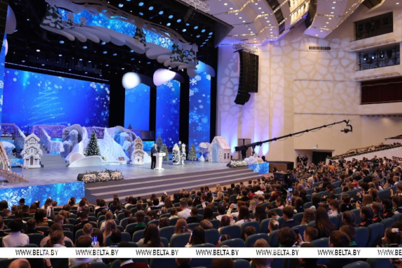 Лукашенко - детям: в Беларуси у всех как никогда равные возможности, надо только трудиться