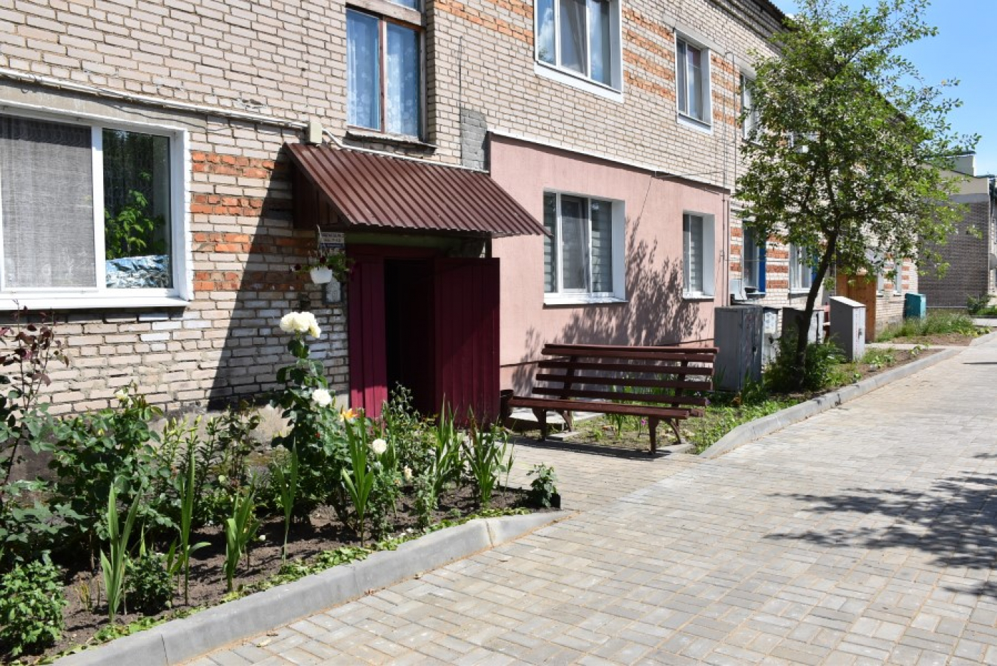 Усё больш жыхароў шматпавярховых дамоў нашага горада ператвараюць пад'езды у арт-прасторы