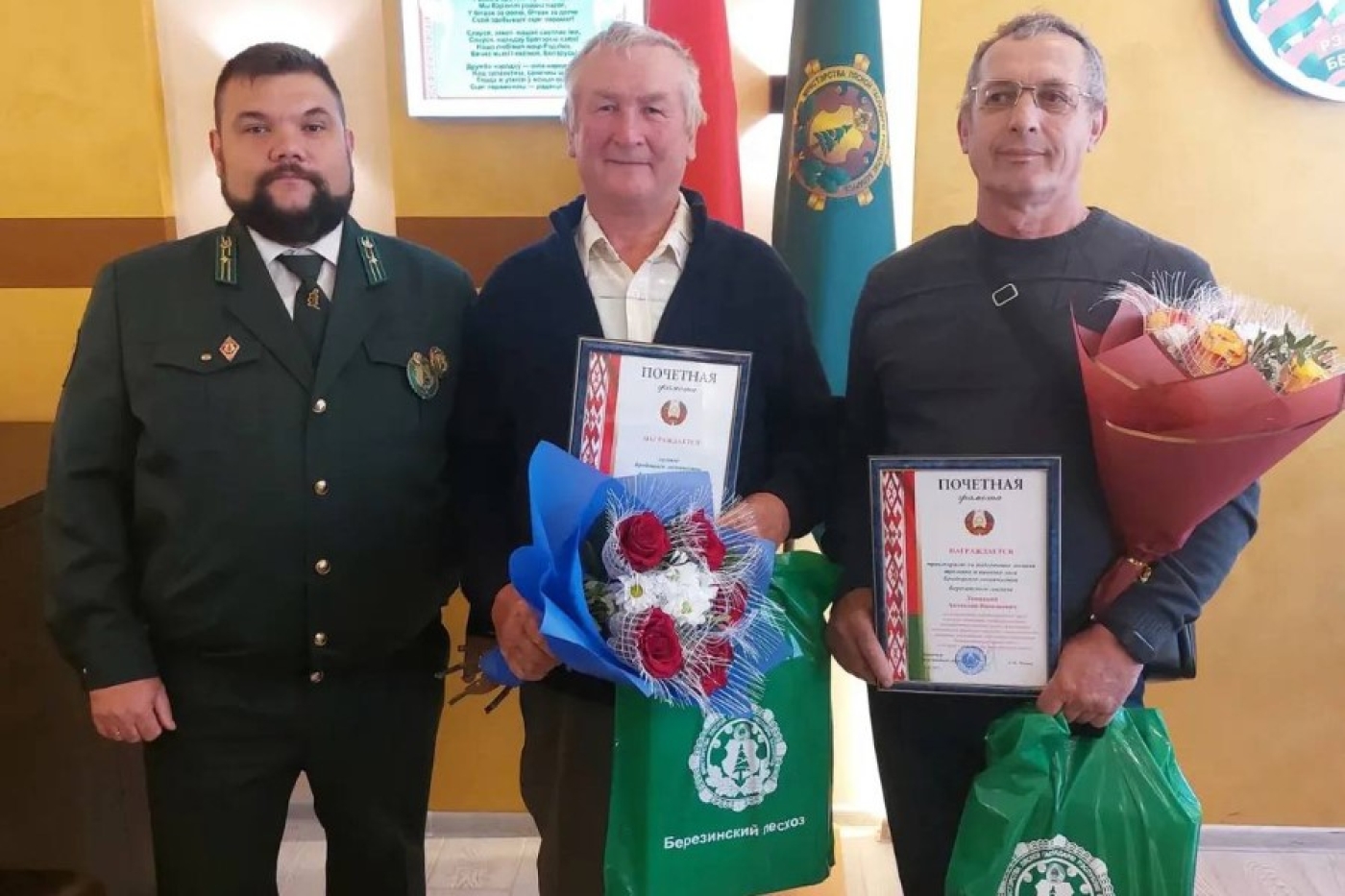 Василий Осипов и Анатолий Лапицкий награждены за многолетний добросовестный труд