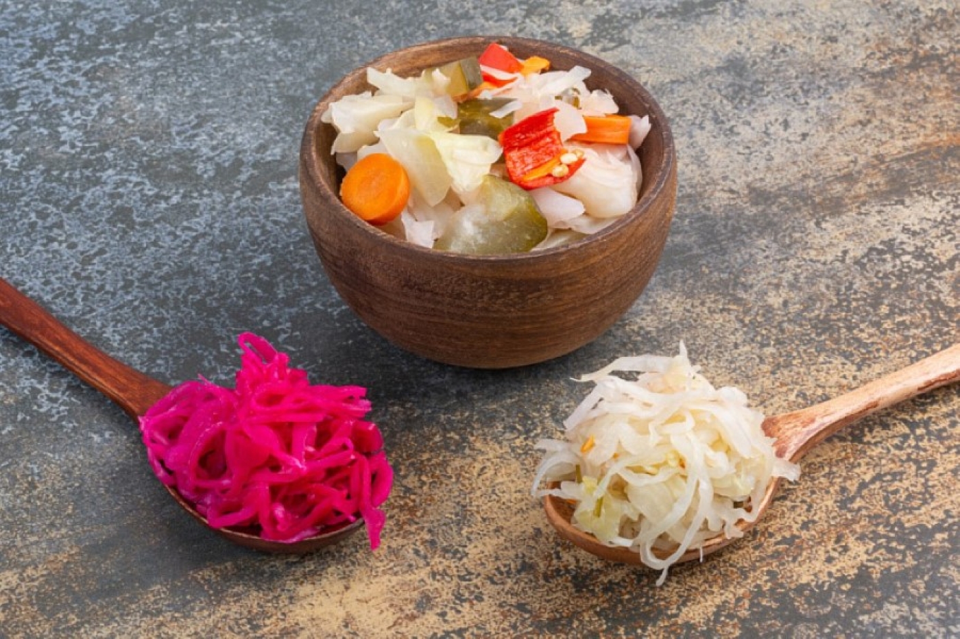 Не киснет и не мягкая – обалденный рецепт квашеной капусты