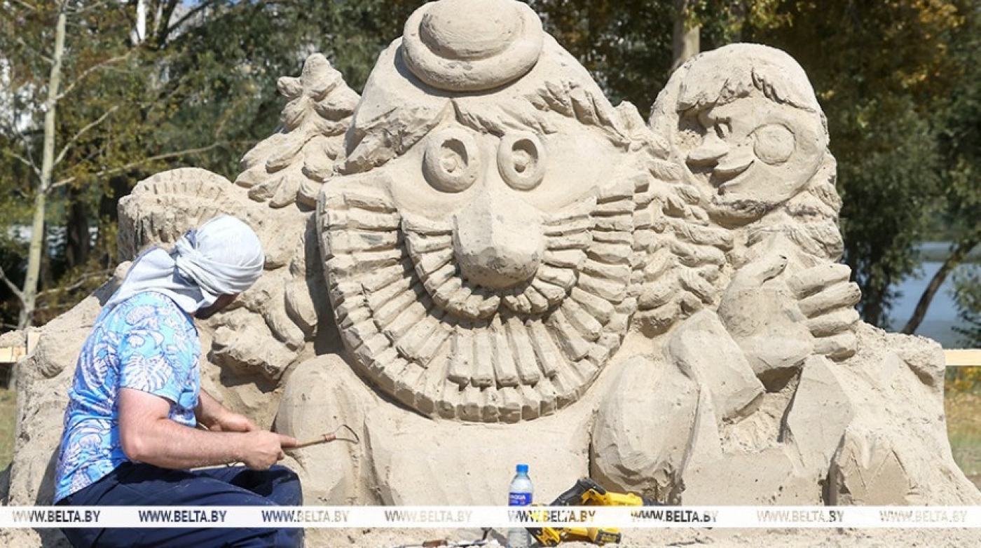 В Гомеле открылся первый в Беларуси фестиваль песочных скульптур