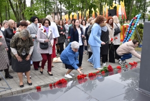 Медицинские работники возложили цветы