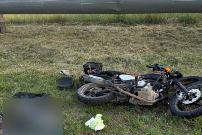 В Березовском районе мотоцикл съехал в кювет: водитель погиб, пассажир в больнице