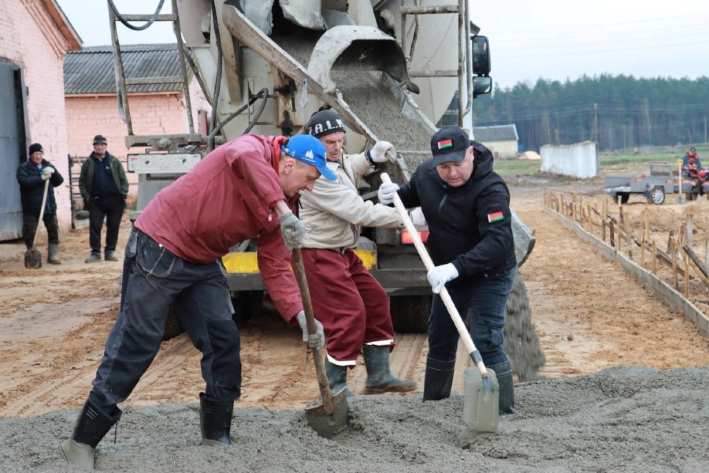 Глава района участвует субботнике на МТК «Косовка»