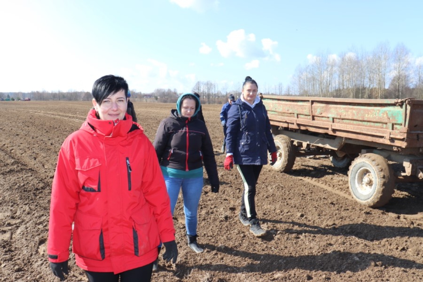 На полях – трудовой десант