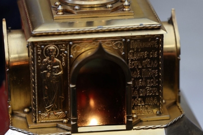 Благодатный огонь от гроба Господня доставили в Минск